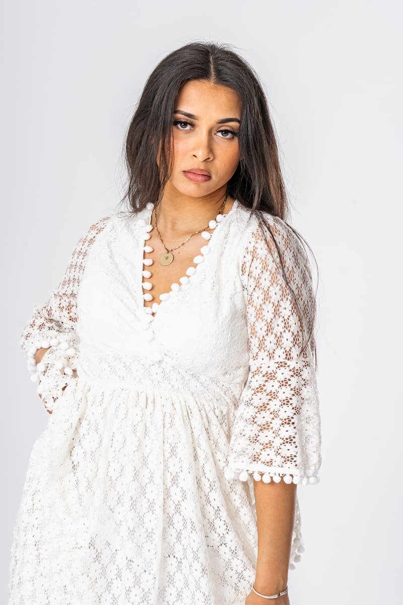 Robe Longue Blanche Dentelle à Pompons Cinelle Paris Mode Femme Tendance