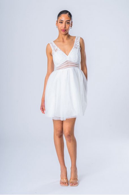 Kleid mit weißem Unterrock