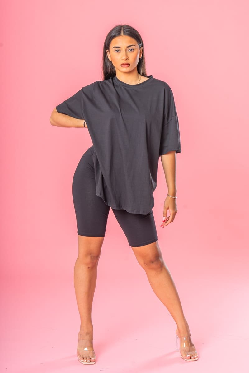 Cycling shorts and oversized black tee-shirt - Cinelle Paris, fashion for  women.
