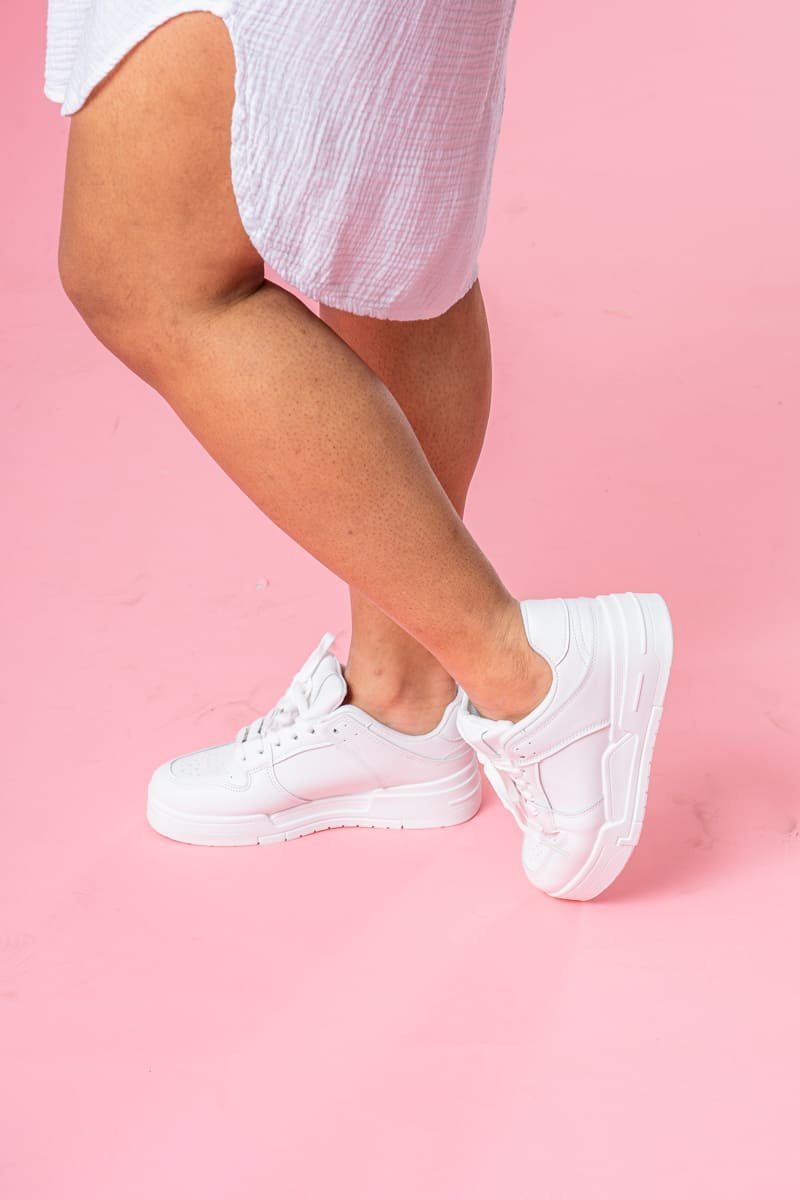 Baskets blanches effet chaussette à lacets - Cinelle Paris, mode femme  tendance