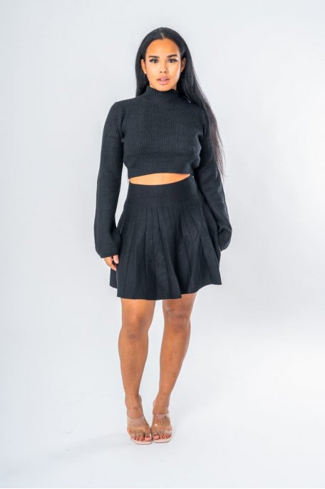 Short pleated skirt in black mesh