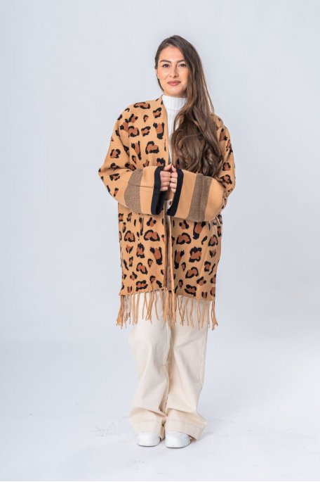 Open vest with leopard pattern and camel bangs