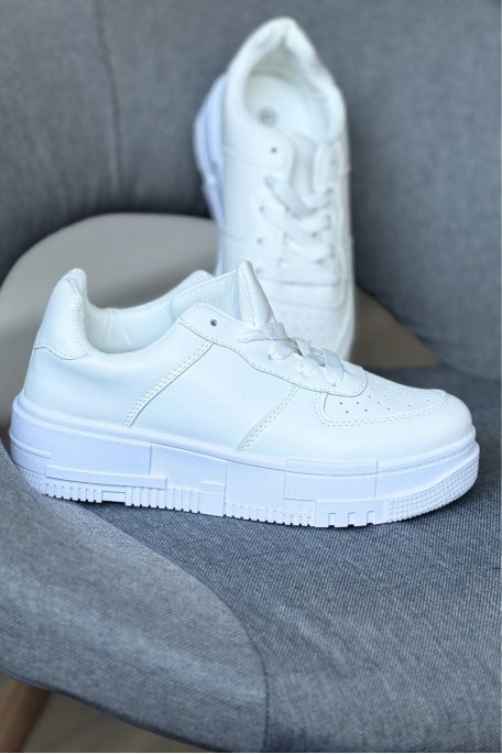 Platform sneakers with white laces