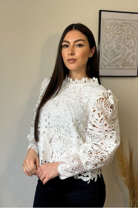 Long-sleeved lace blouse white