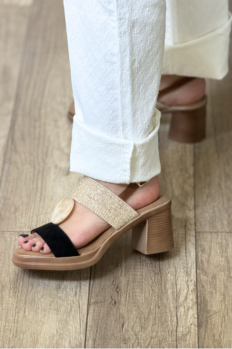 Thick-heeled sandals with stone and black straw straps