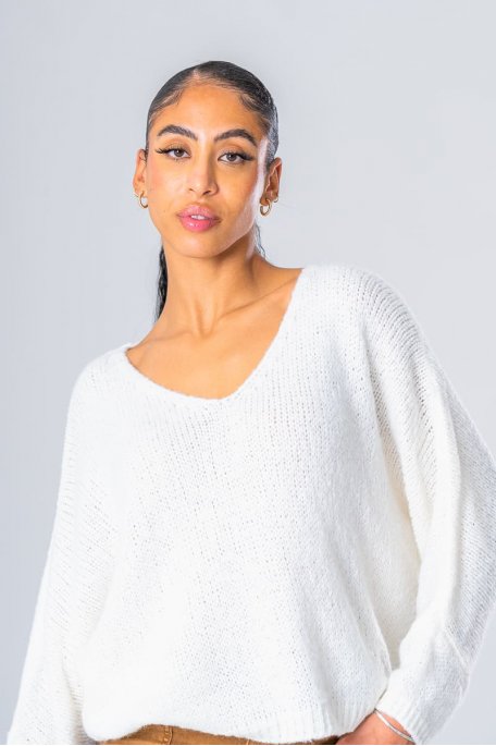 copy of V-neck sweater with batwing sleeves, tight knit, white