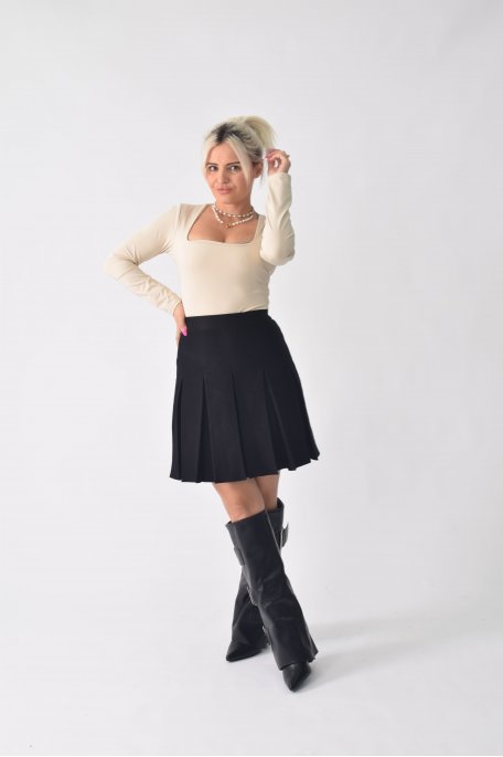 Short black pleated skirt