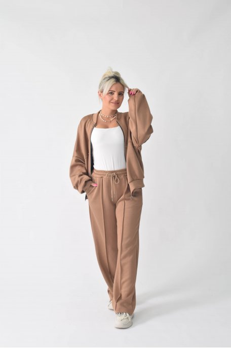 Set aus Jacke und weiter Hose in Beige