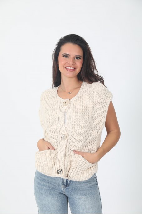 Gilet beige sans manches avec boutons dorés