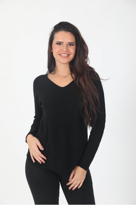 Pull noir en maille col V doux