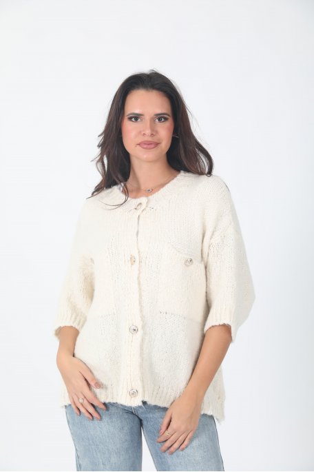 Pull en maille beige oversize avec boutons dorés