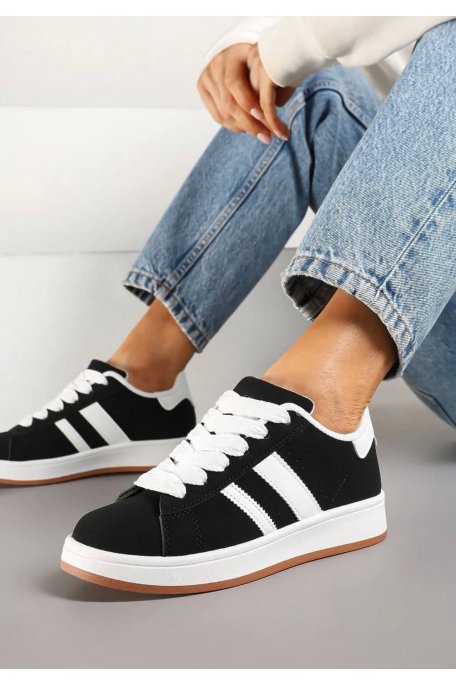 Schwarze & weiße Sneakers