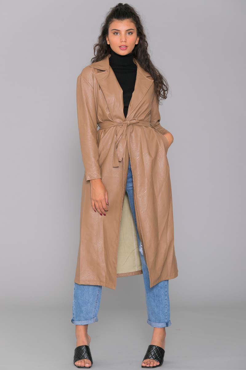 Trench en simili cuir ceinturé camel - Cinelle Paris mode ...