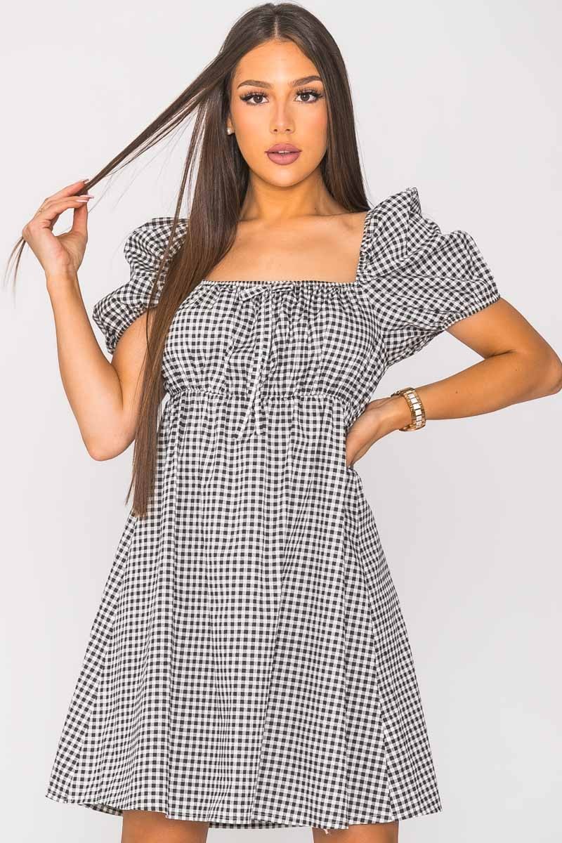 Focus on the gingham print Cinelle Paris